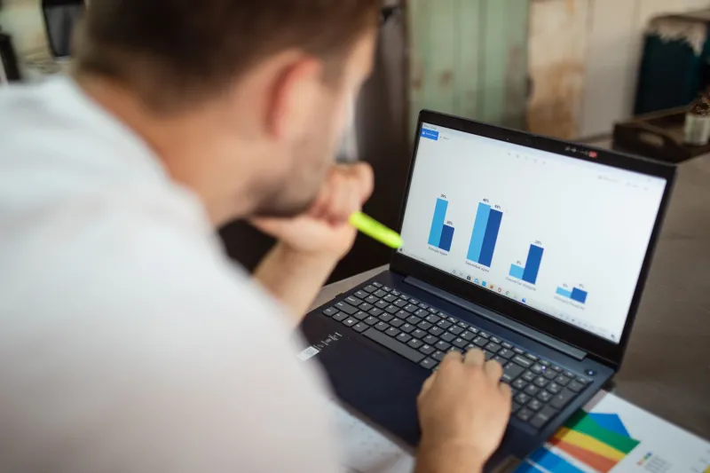 The 30-Day Cliff: Why Your Casino Performance Drops Off a Month In—and the One Number That Sees It Coming